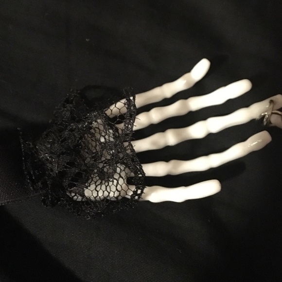 SOLD Gothic Skeleton Hands Choker - Picture 5 of 8